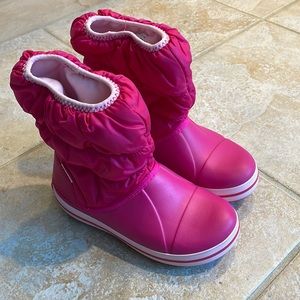 CROCS Waterproof boots for girls, size 1. No pet no smoke home. Like new